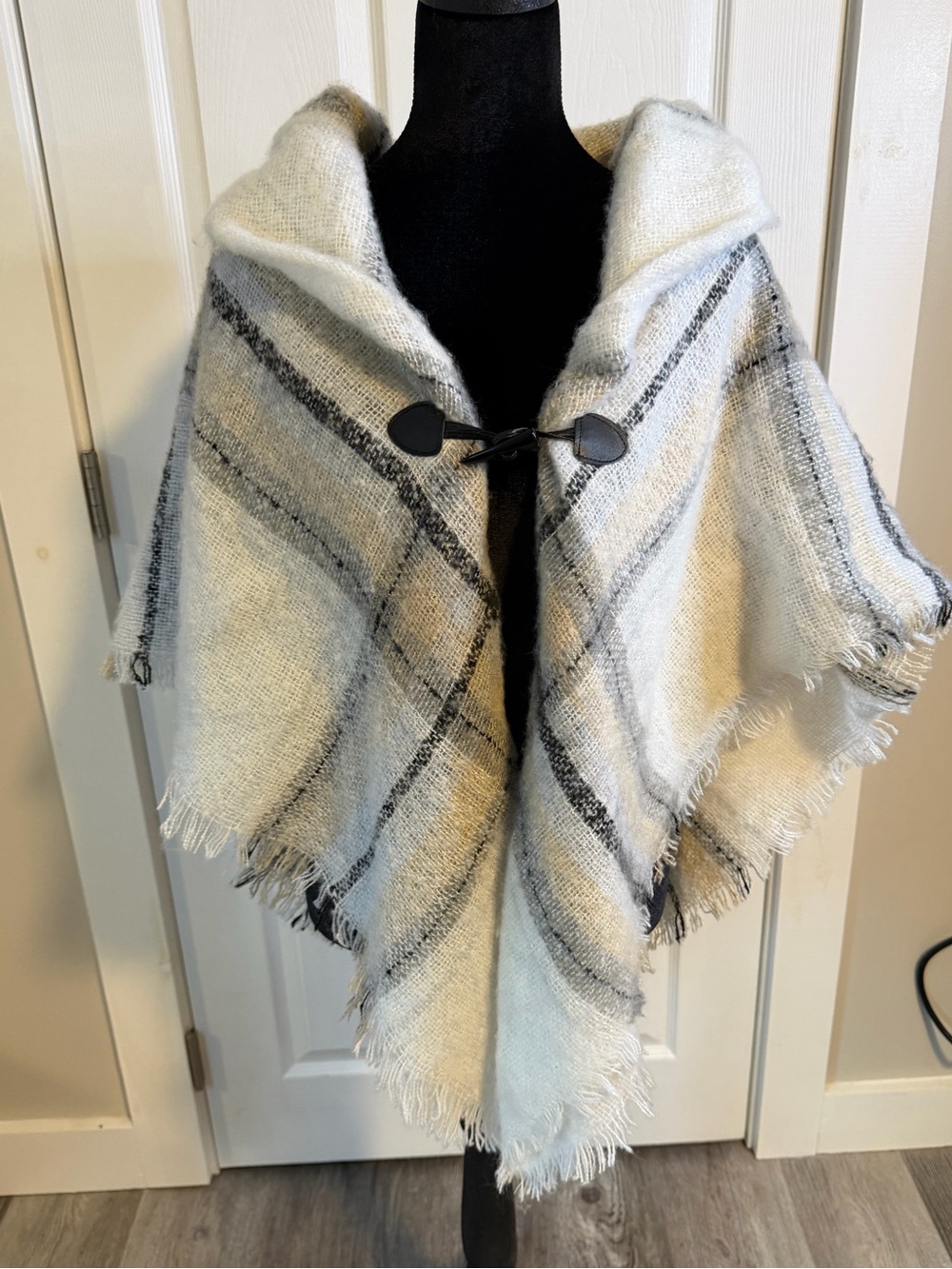 Altare plaid hooded poncho cape fringe toggle closure NWT
